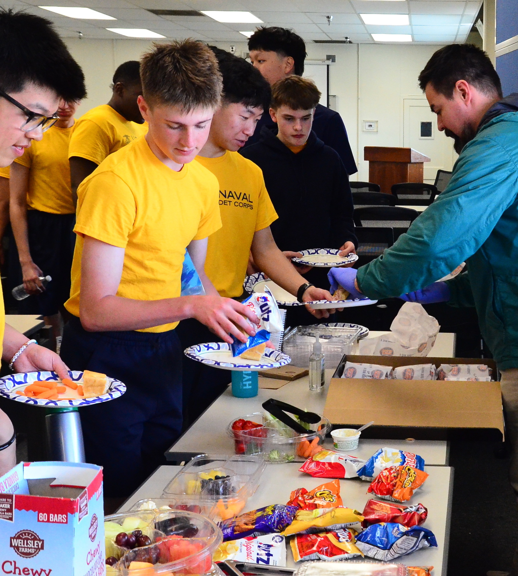 #-M.C.U of Cadet getting food